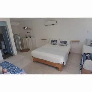 Blancos, A Dos Minutos De Patos Barahona Enriquillo